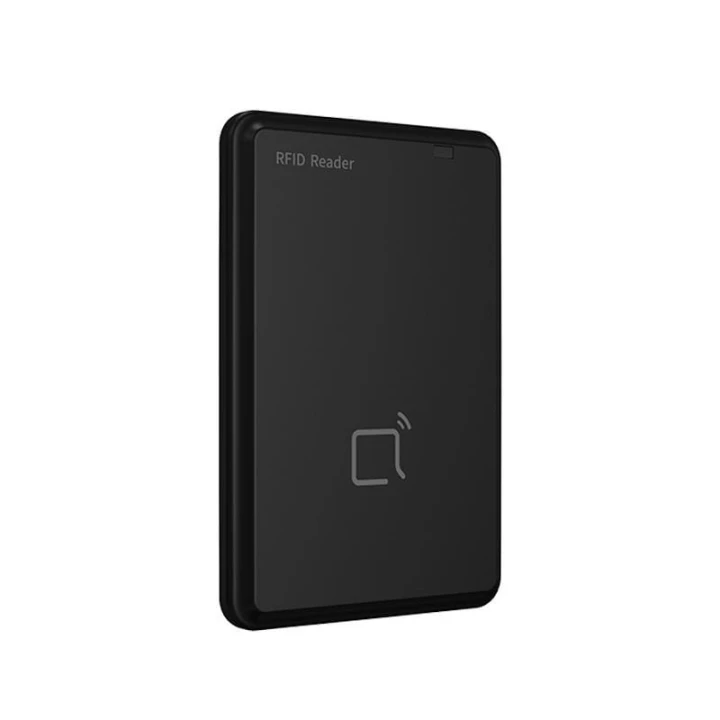 Czytnik kart dostępowych po USB Obsługuje odczyt danych z kart w różnych zakresach częstotliwości Gotowy do użycia bez instalacji sterowników Kompatybilny z systemami Windows i macOS
