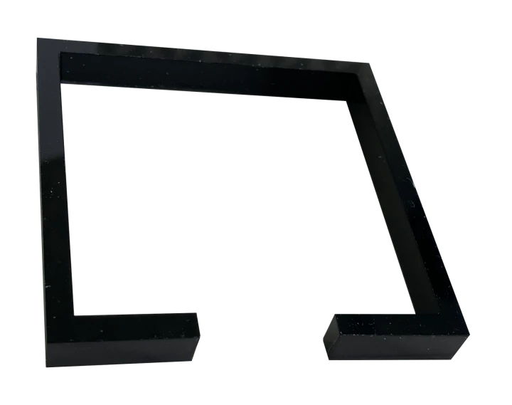 Ramka RM-O-L-2 do natynkowego montażu paneli dotykowych AMPIO. Kolor - opal. Ramka dedykowana do paneli M-DOT-M18, M-DOT-18 oraz M-DOT-9 RFID z fazą 2 mm lub bez fazy