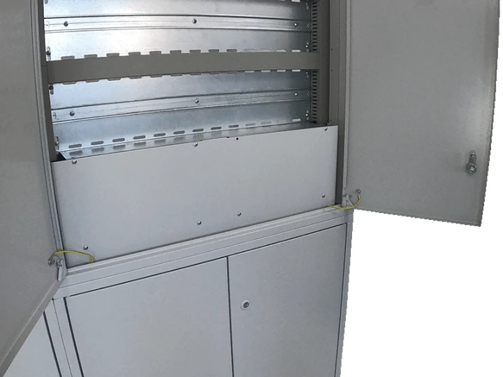 Segment alarmowy do rozdzielnicy i-Future     Kod: E.AS-H20-W20-D20-7016-00     Kolor: Antracyt (RAL 7016)     Pozycja ta nie zawiera wkładki rozszerzeń pod moduły wejść. Jest ona do nabycia w niezależnej pozycji